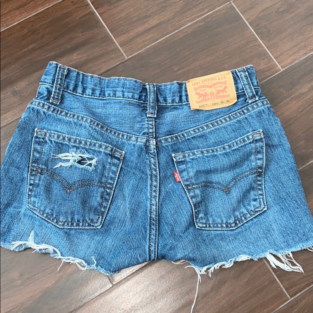 Levi’s high waist ripped shorts size 26